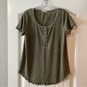 Jane & Delancey Ribbed Army Green Scoop Neck Short Sleeve Top